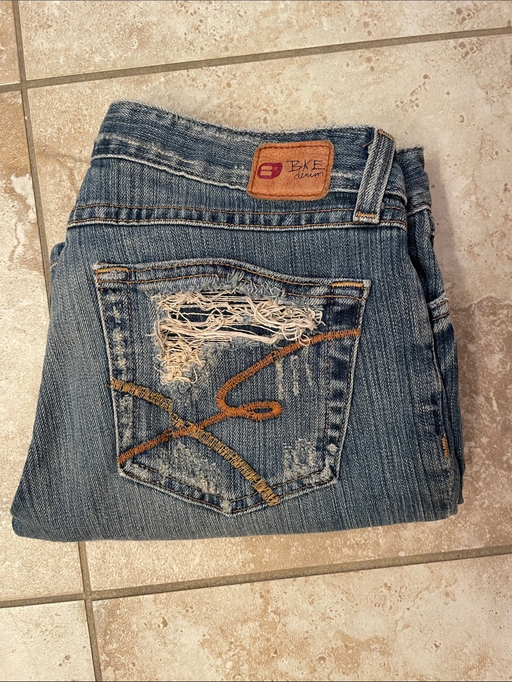 BKE Women’s Capri Jeans with Embroidered Back Pockets
